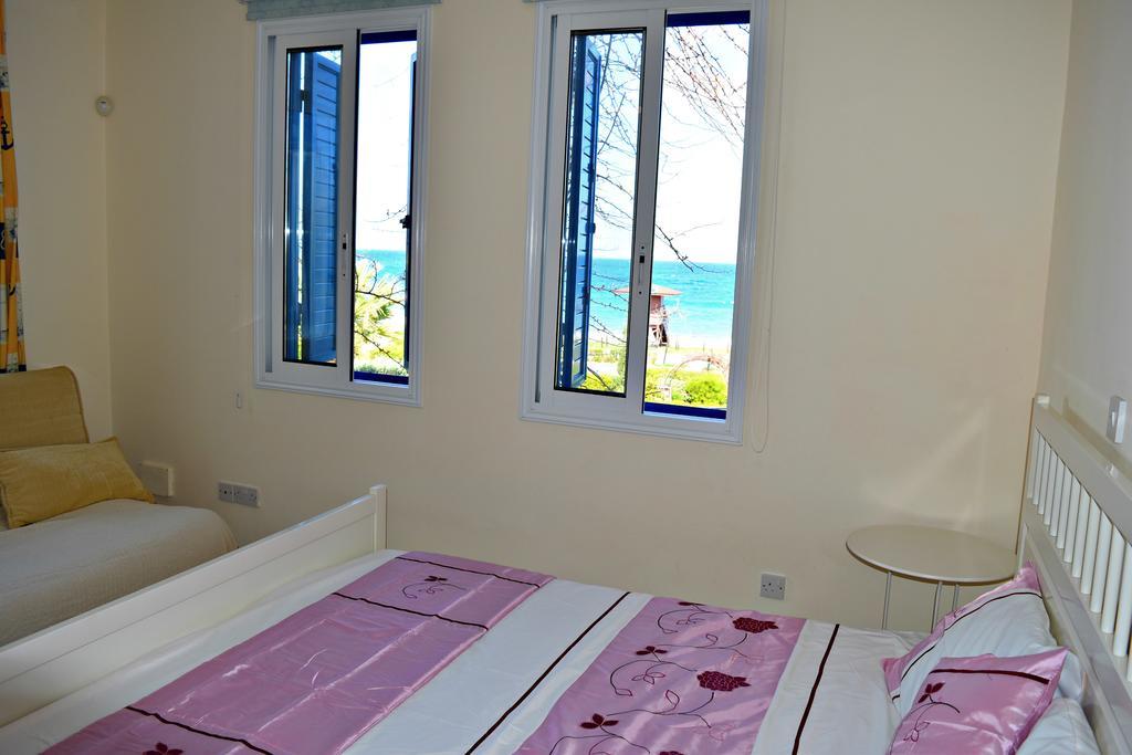 Latchi Beach Front Villa - Private Heated Pool - Amazing Uninterrupted Sea Views Polis Exterior foto